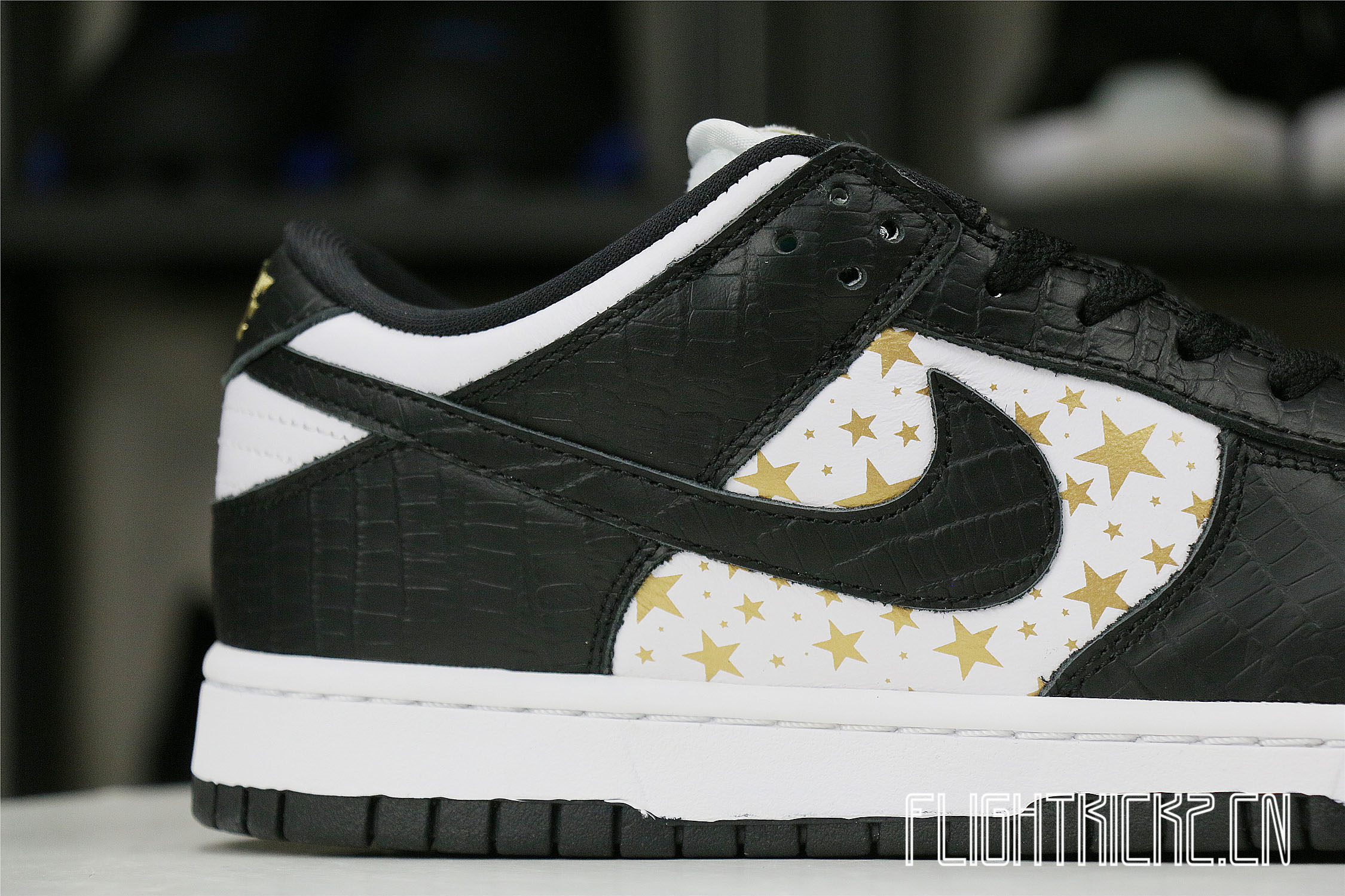 Nike SB Dunk Low Supreme Black