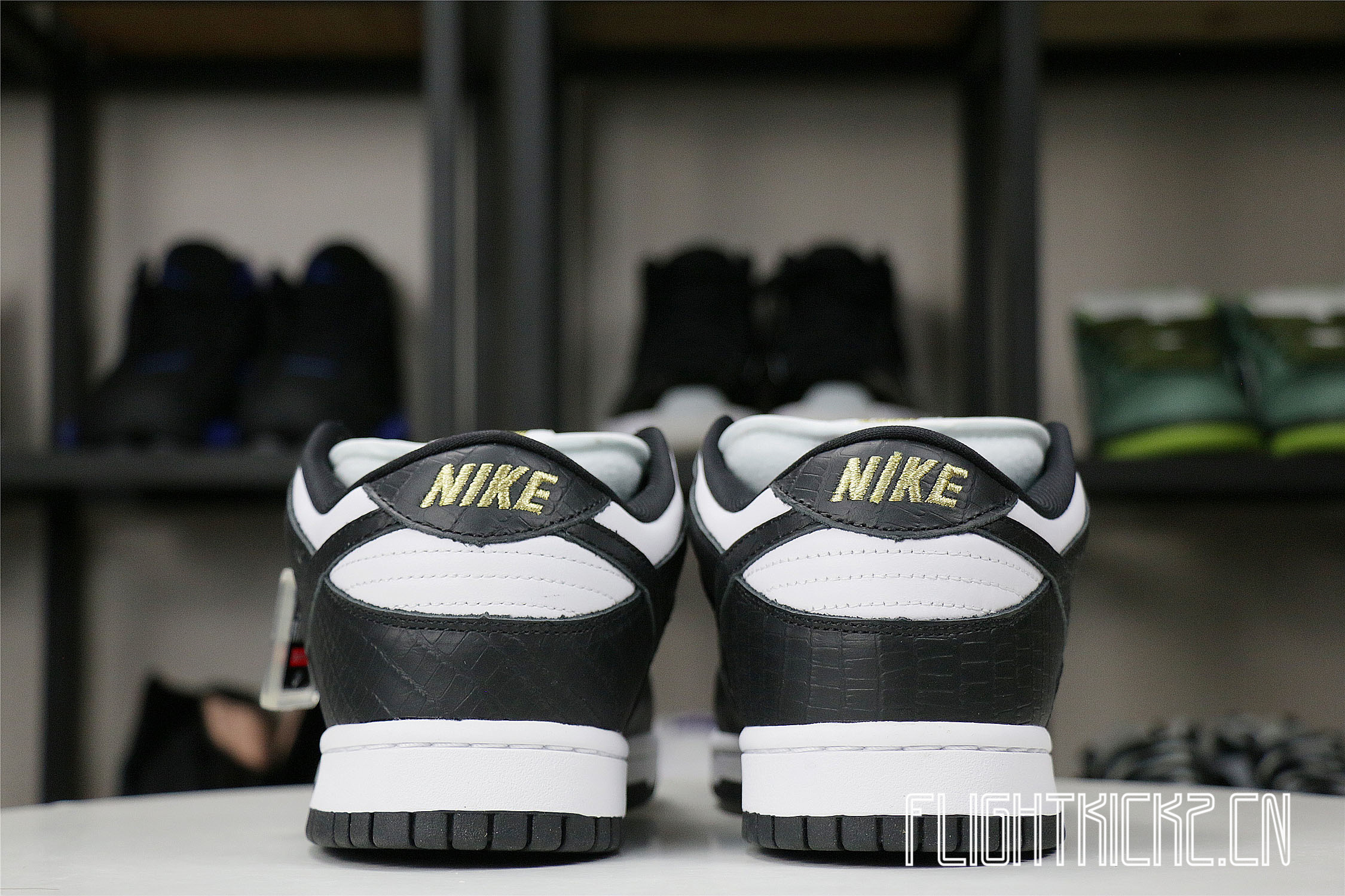 Nike SB Dunk Low Supreme Black