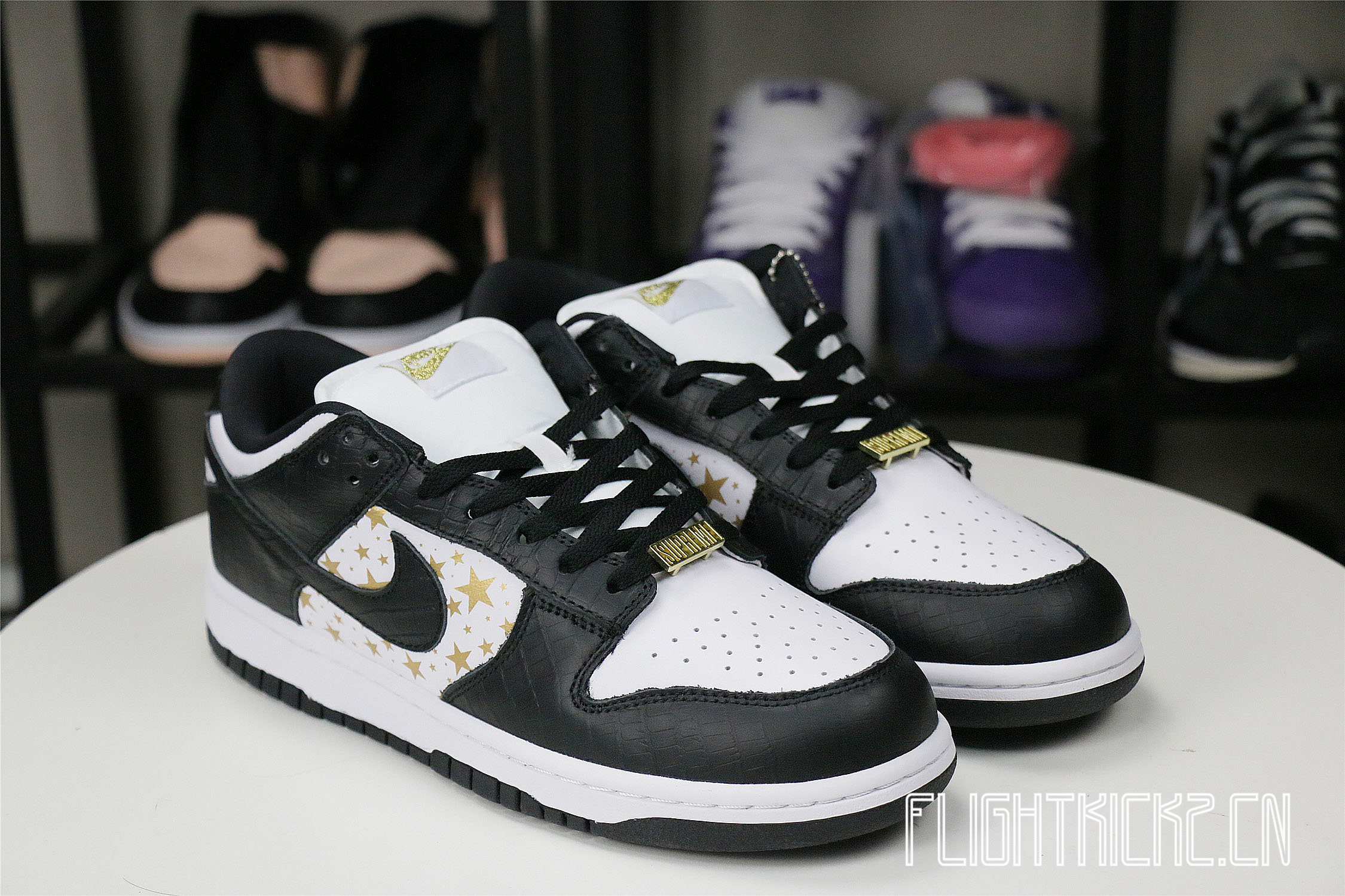 Nike SB Dunk Low Supreme Black