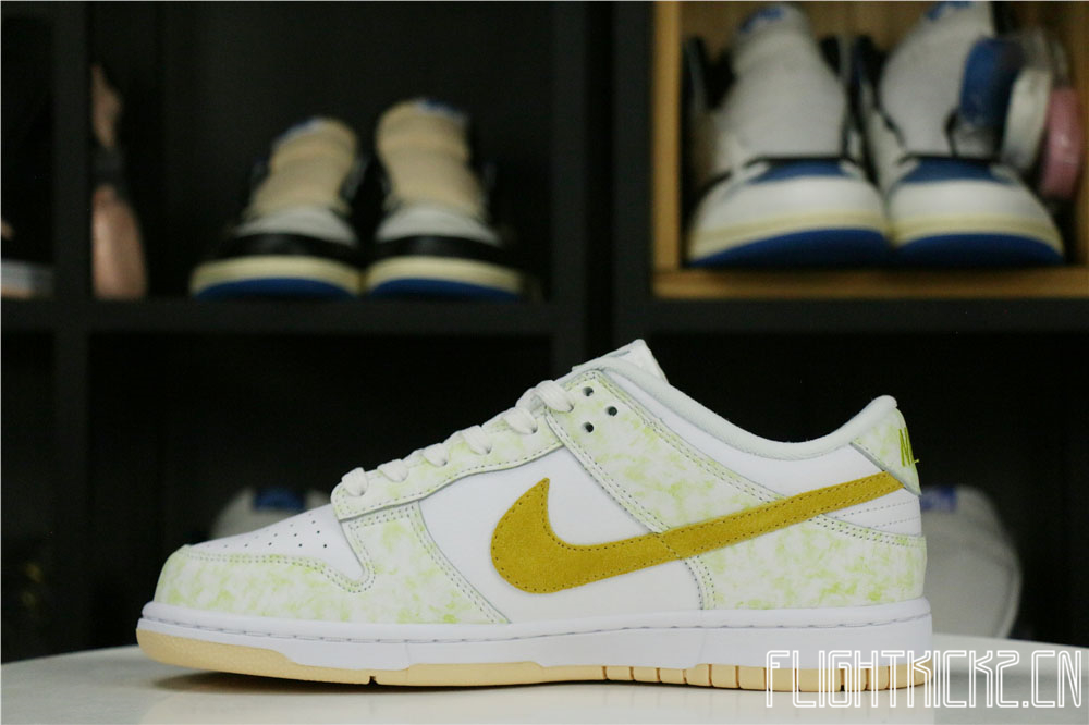 Nike Dunk Low Yellow Strike (W)