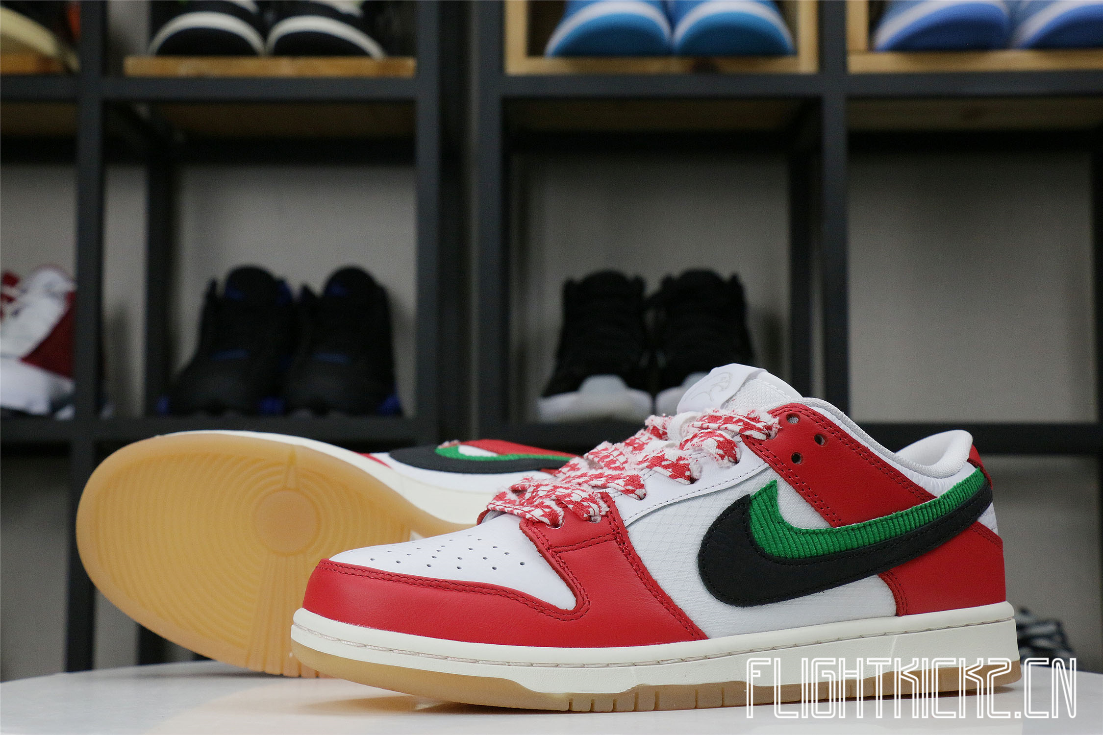 Frame Skate x Nike SB Dunk Low “Habibi”