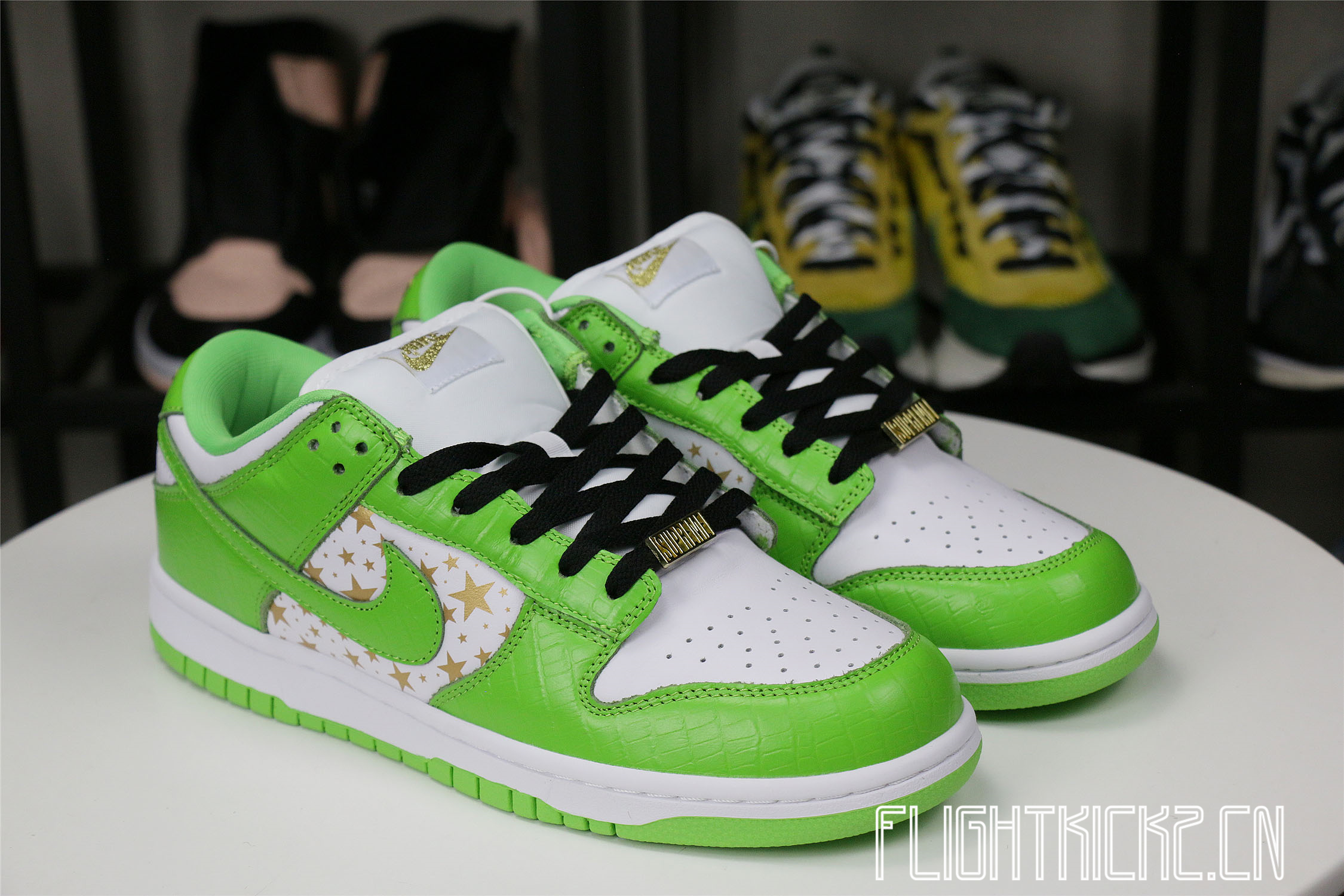 Nike SB Dunk Low Supreme Mean Grean