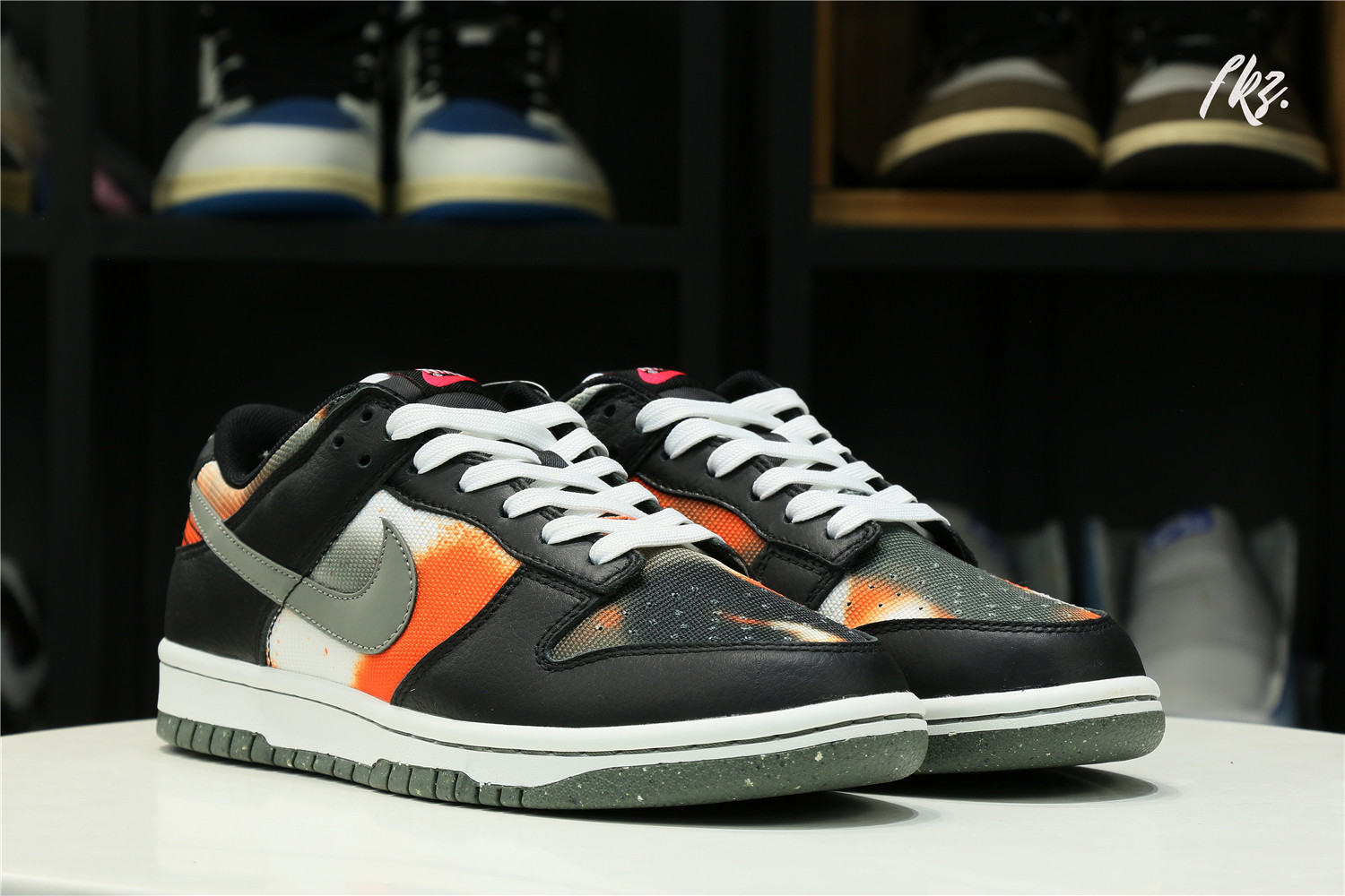 Nike Dunk Low “Graffiti” Black Red