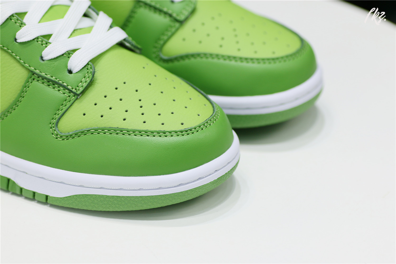 DUNK LOW ‘CHLOROPHYLL’