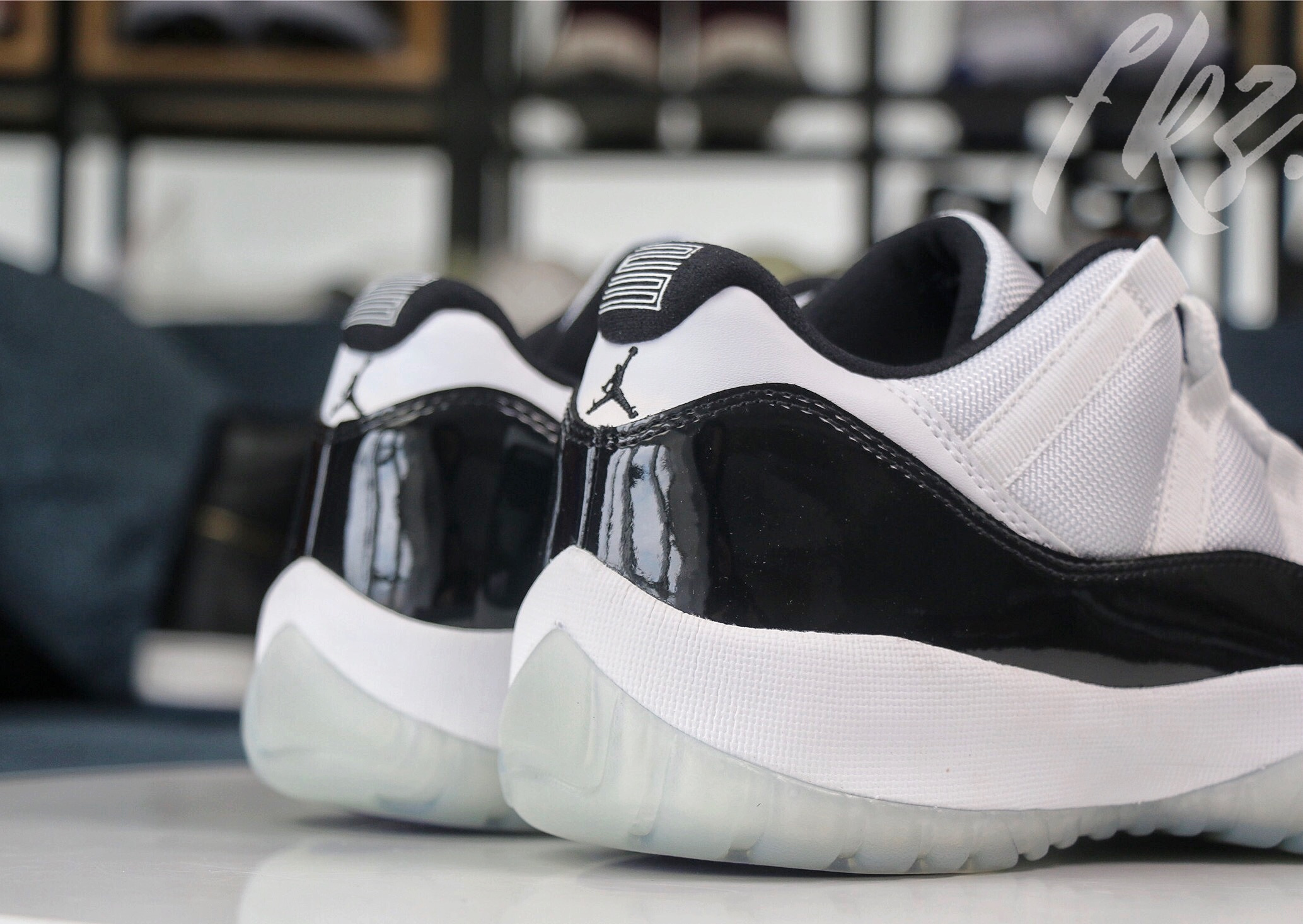 Air Jordan 11 Retro Low Concord