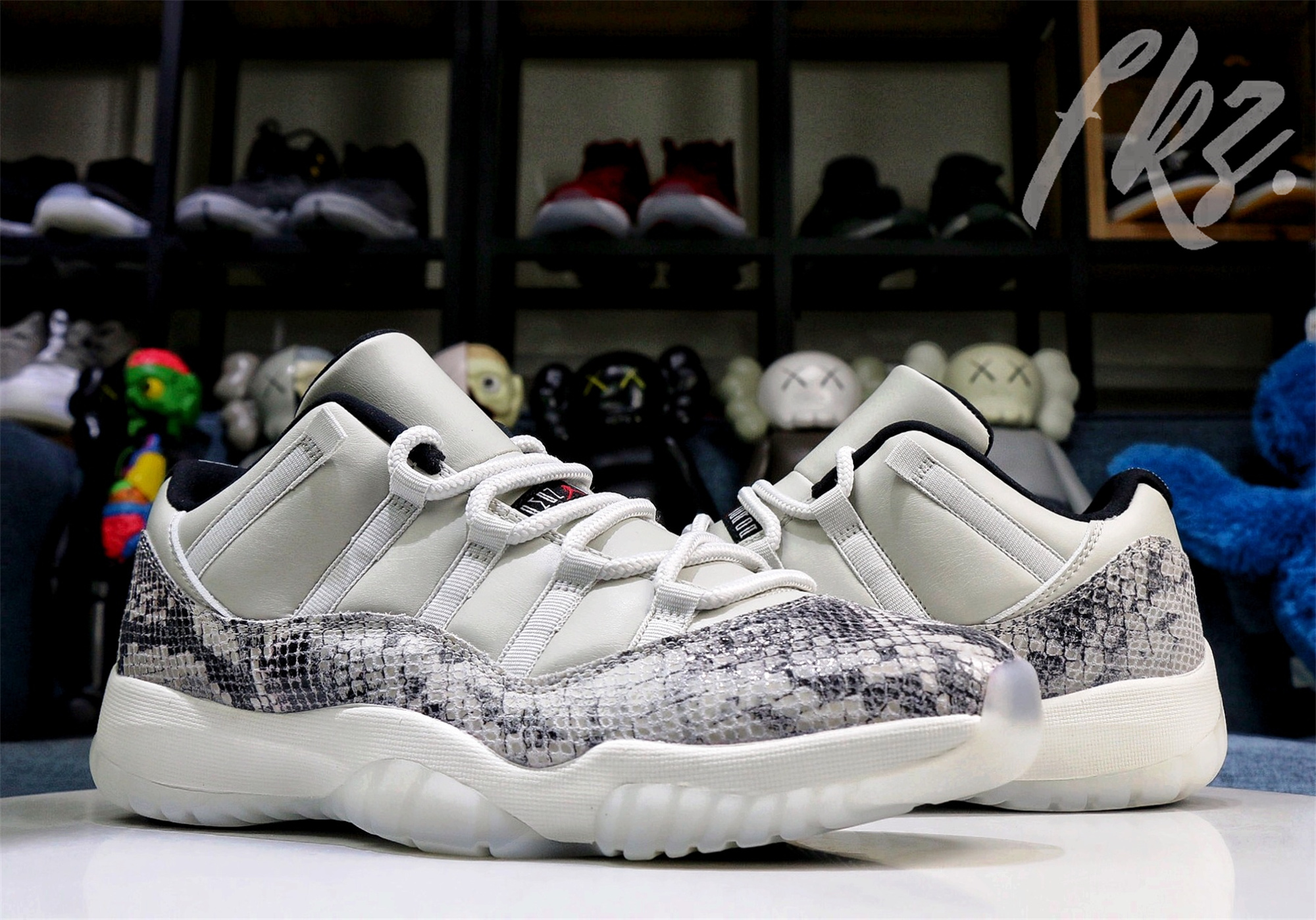 Air Jordan 11 Retro Low Snakeskin Light Bone