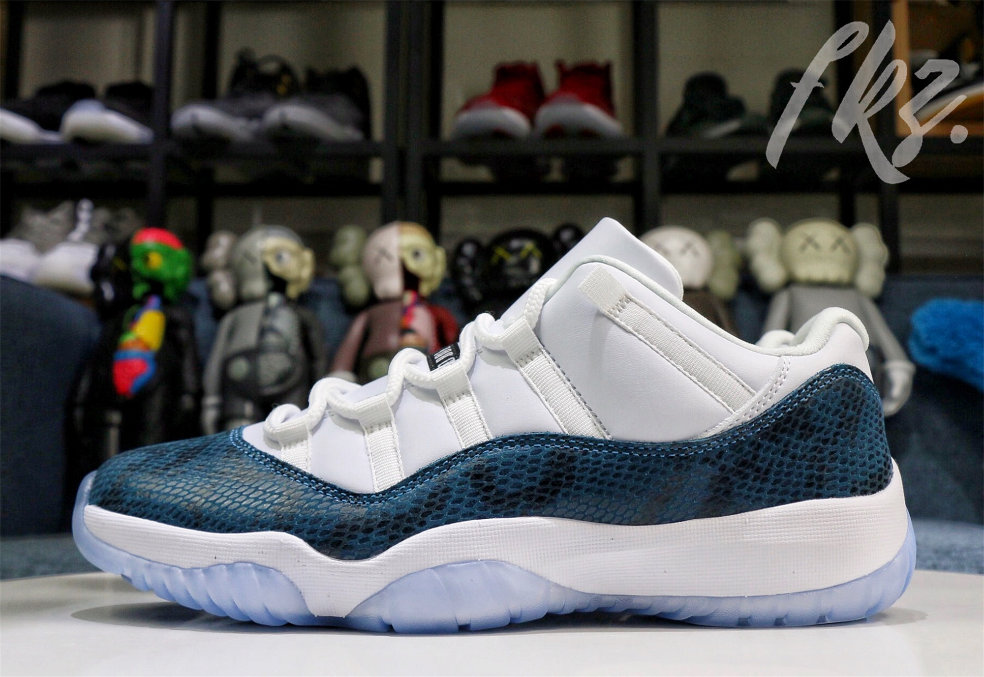Air Jordan 11 Retro Low Le Snakeskin Blue 2019