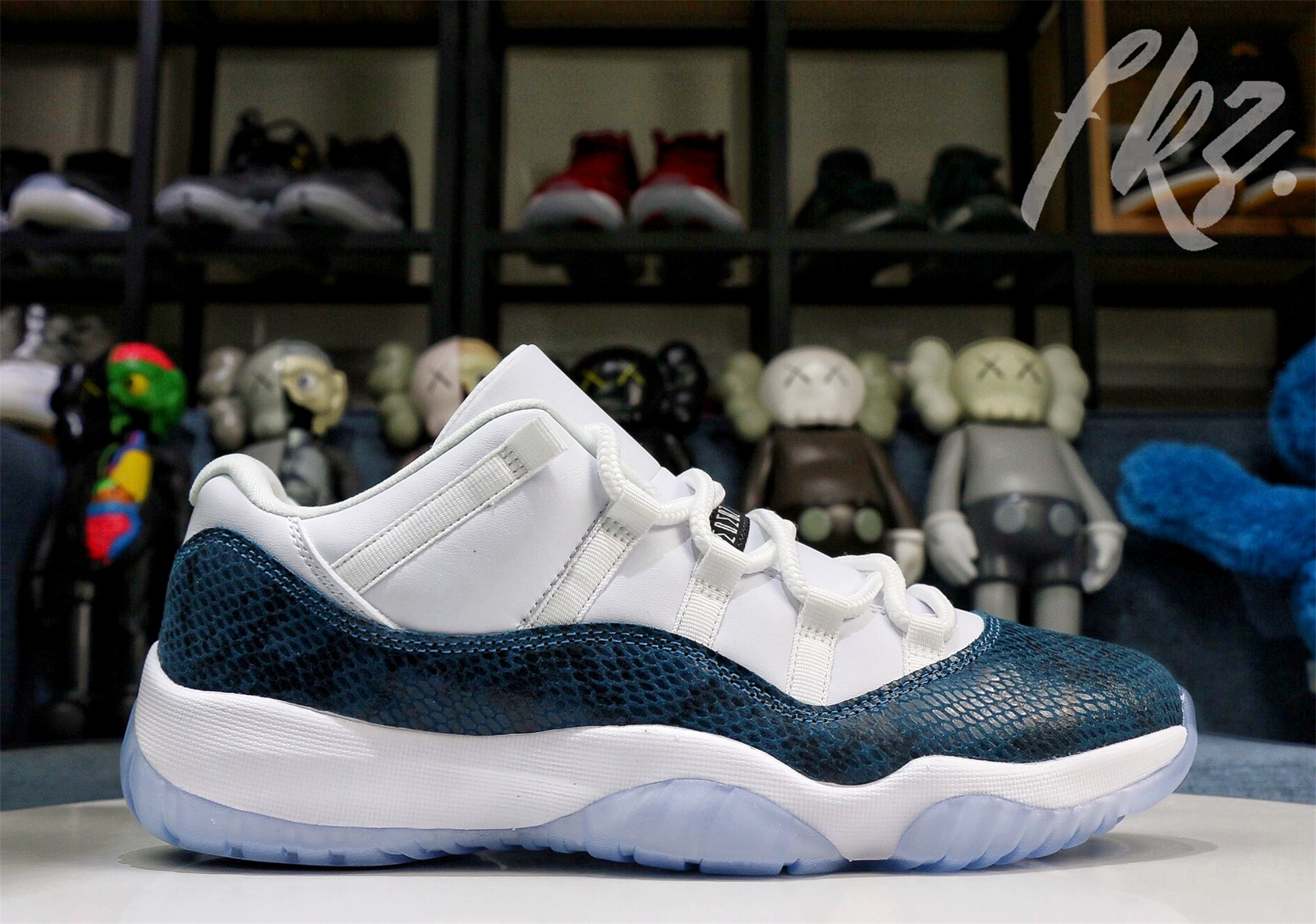 Air Jordan 11 Retro Low Le Snakeskin Blue 2019