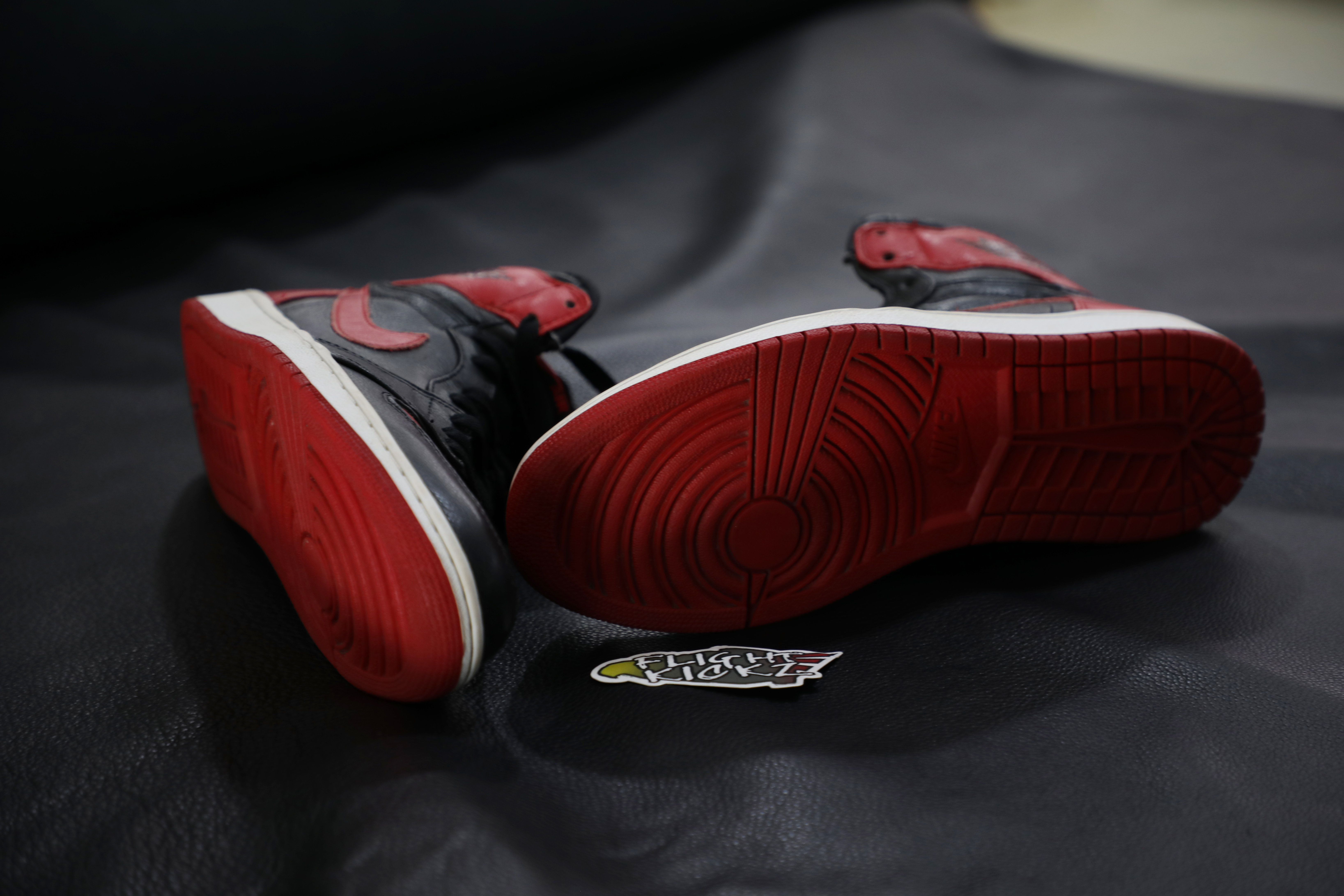 Air Jordan 1 OG Banned/Bred 2011 (LN5 A1 ,Deadstock,with tiny Flaws)