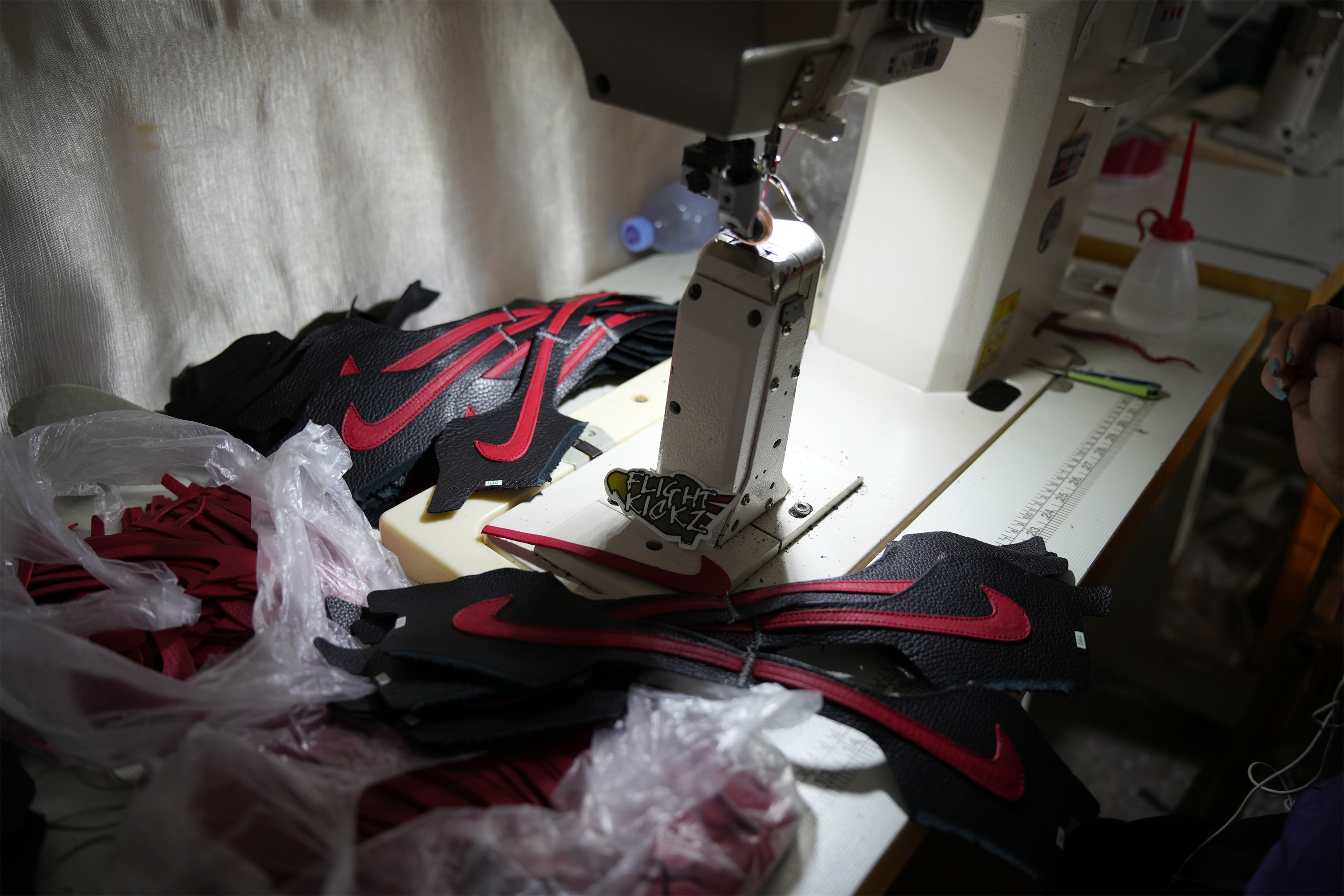 Air Jordan 1 OG Banned/Bred 2011 (LN5 A1 ,Deadstock,with tiny Flaws)