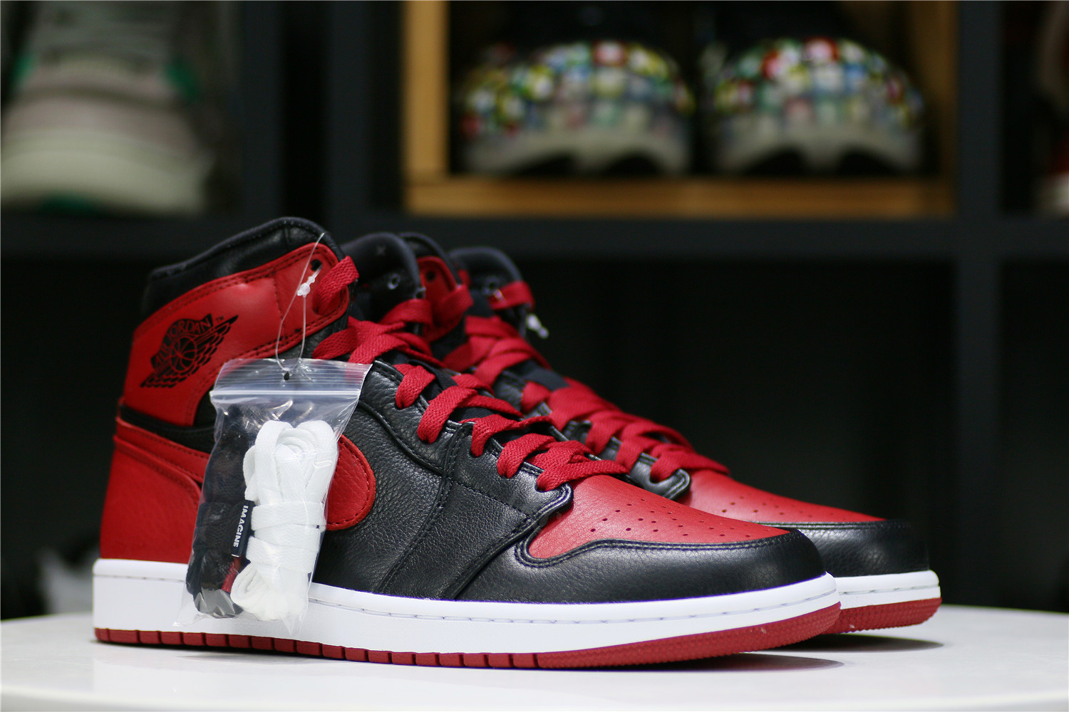 Air Jordan 1 OG Banned/Bred 2011 (LN5 A1 ,Deadstock,with tiny Flaws)