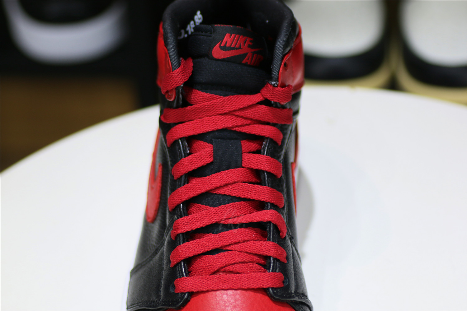 Air Jordan 1 OG Banned/Bred 2011 (LN5 A1 ,Deadstock,with tiny Flaws)