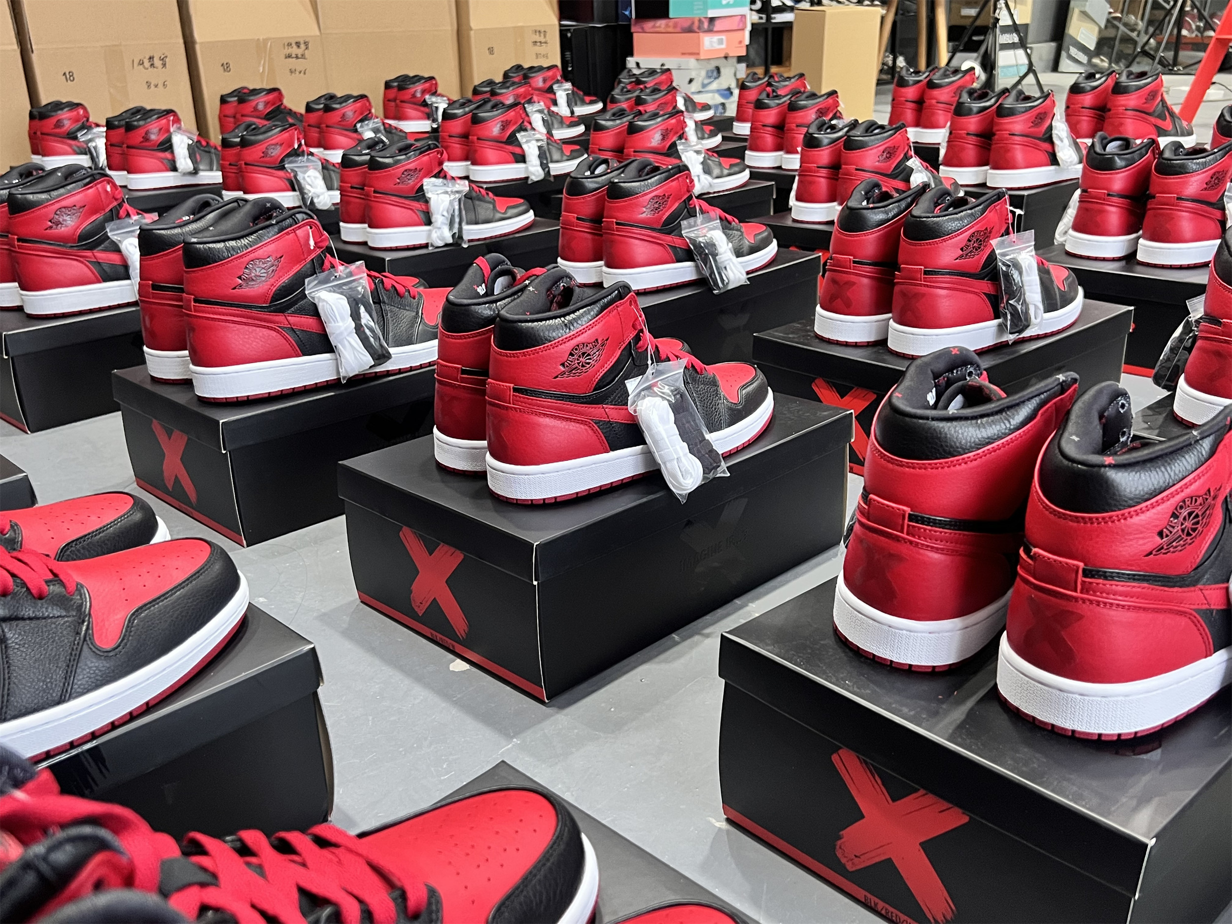 Air Jordan 1 OG Banned/Bred 2011 (LN5 A1 ,Deadstock,with tiny Flaws)