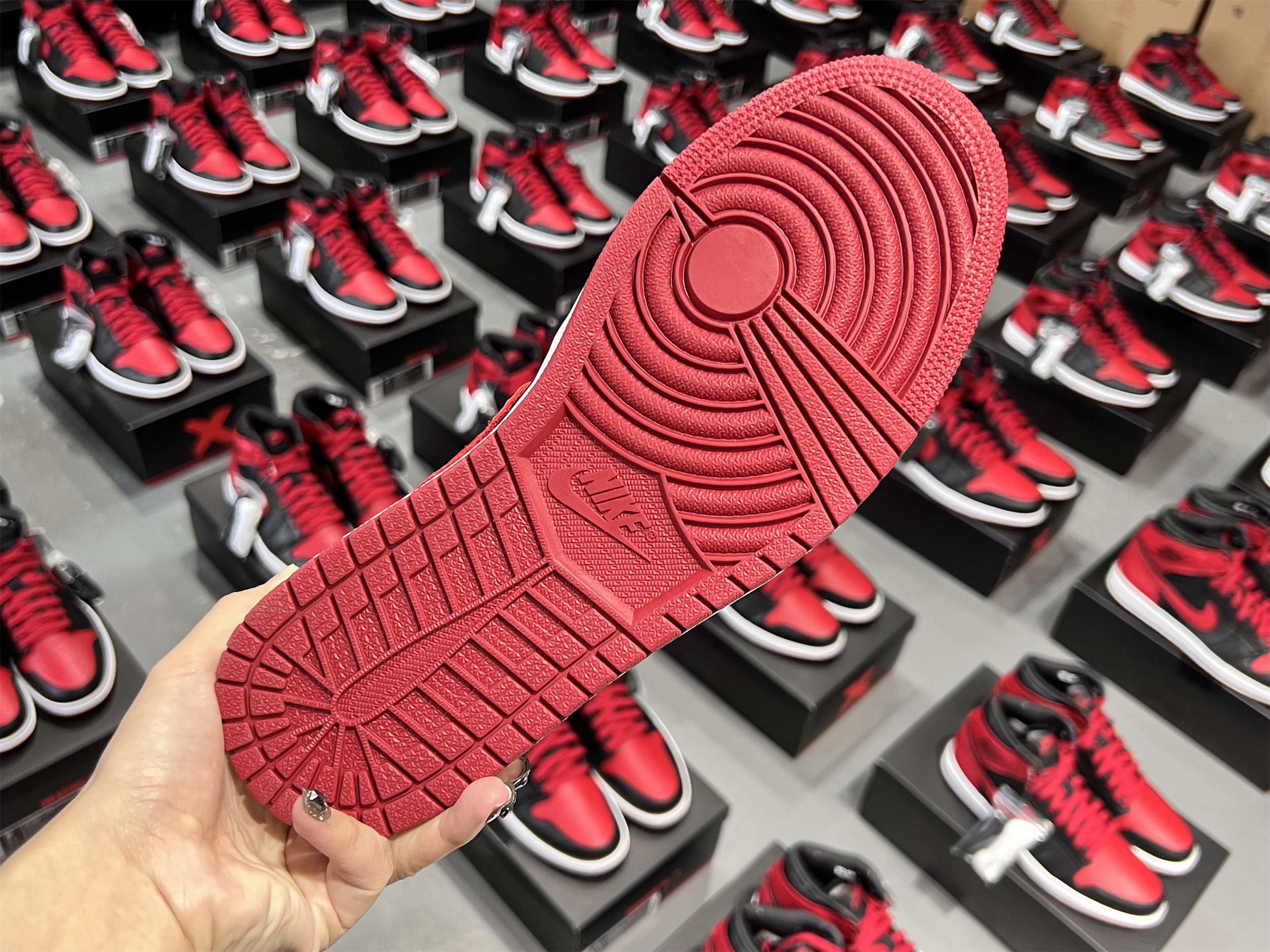 Air Jordan 1 OG Banned/Bred 2011 (LN5 A1 ,Deadstock,with tiny Flaws)