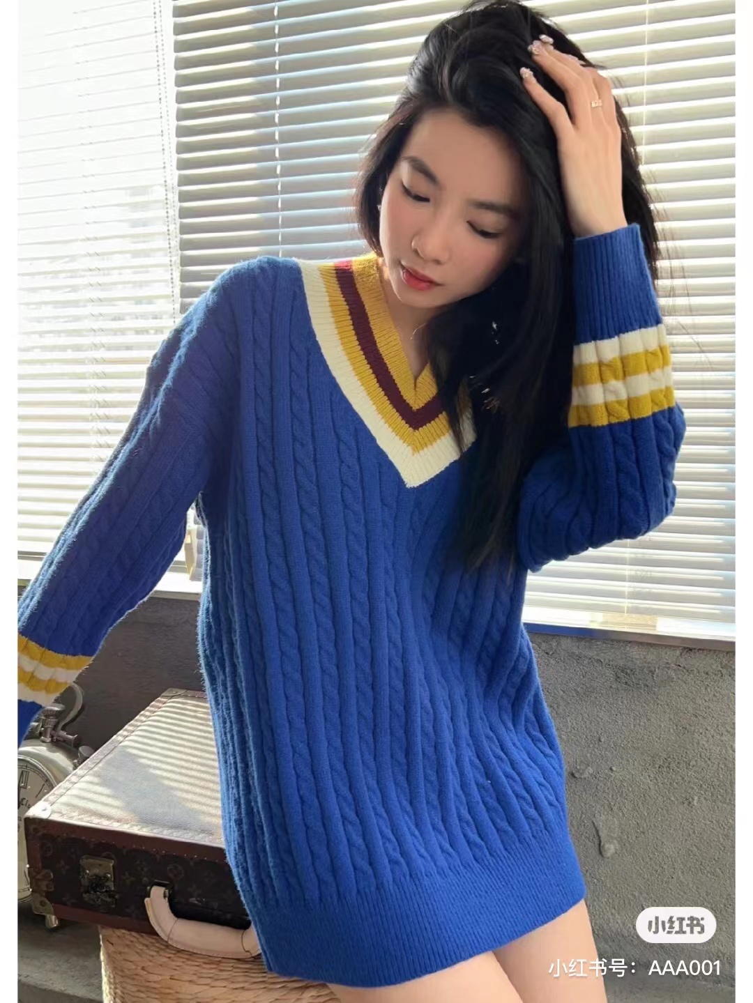 LOEVVE SS22 striped color block V-neck pullover sweater