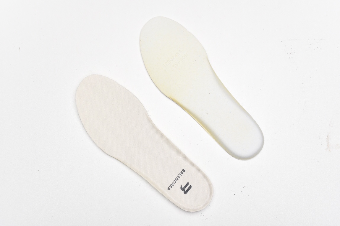 Balenciag* Defender black & white