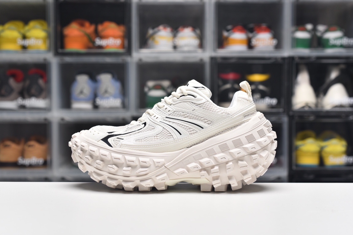 Balenciag* Defender black & white