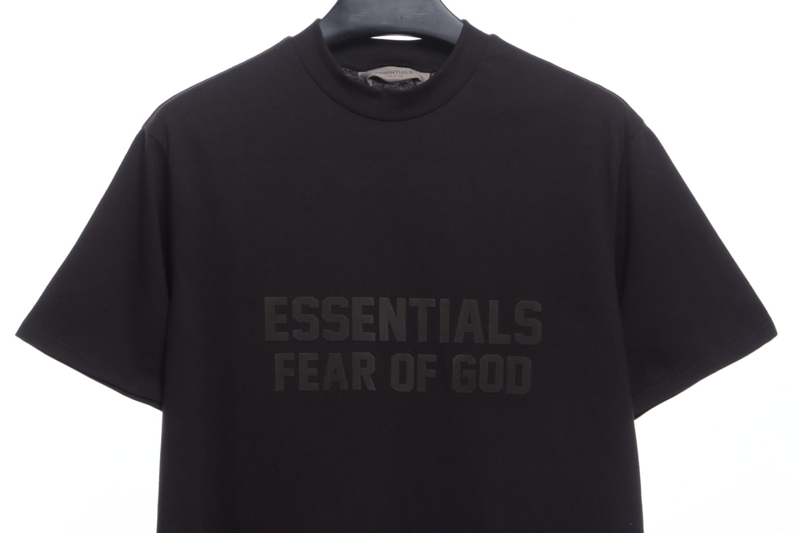 Essenti@ls Double line double row large letter flocking short sleeves