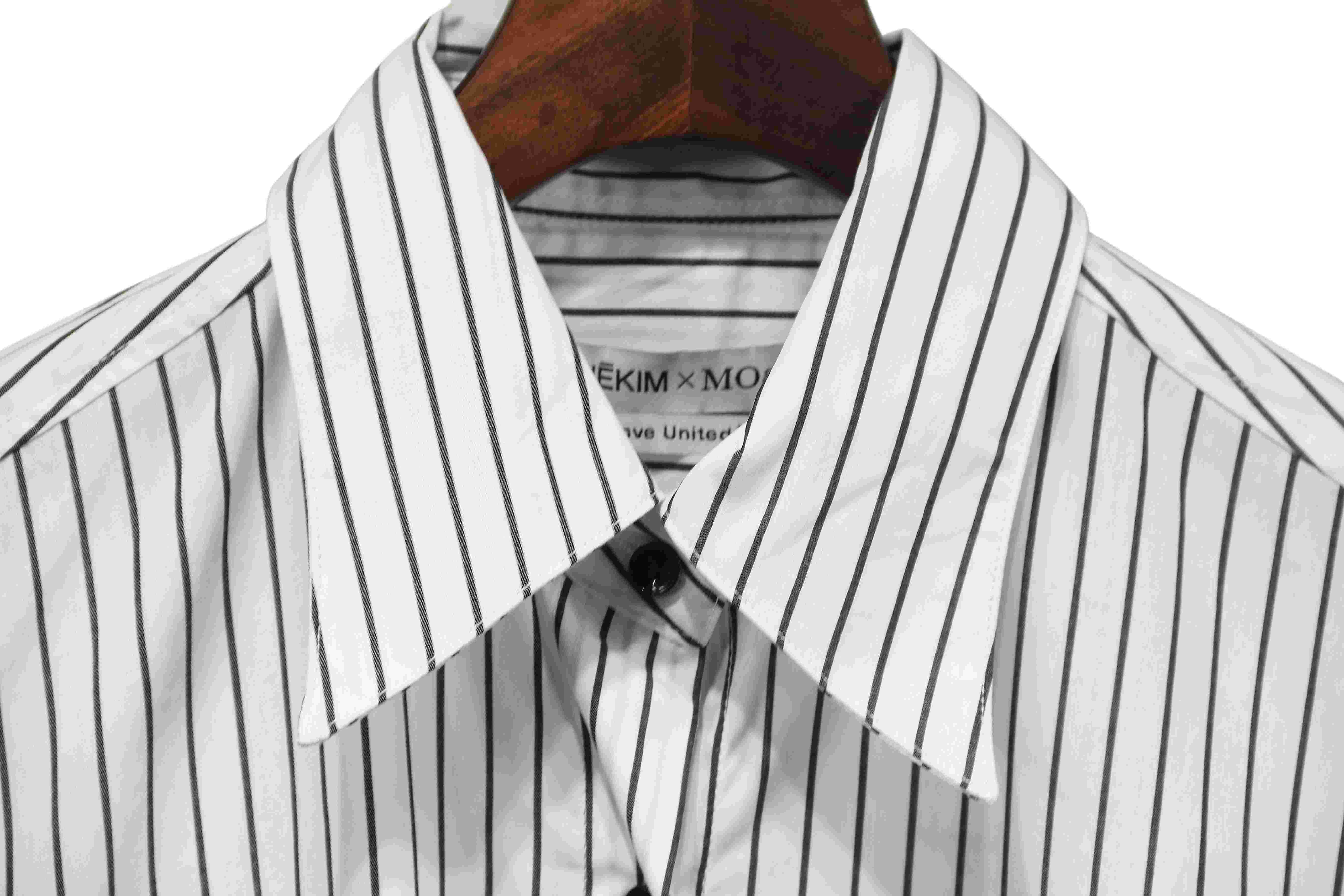 Mo&Co Joint Vertical Stripe Love Patch Shirt