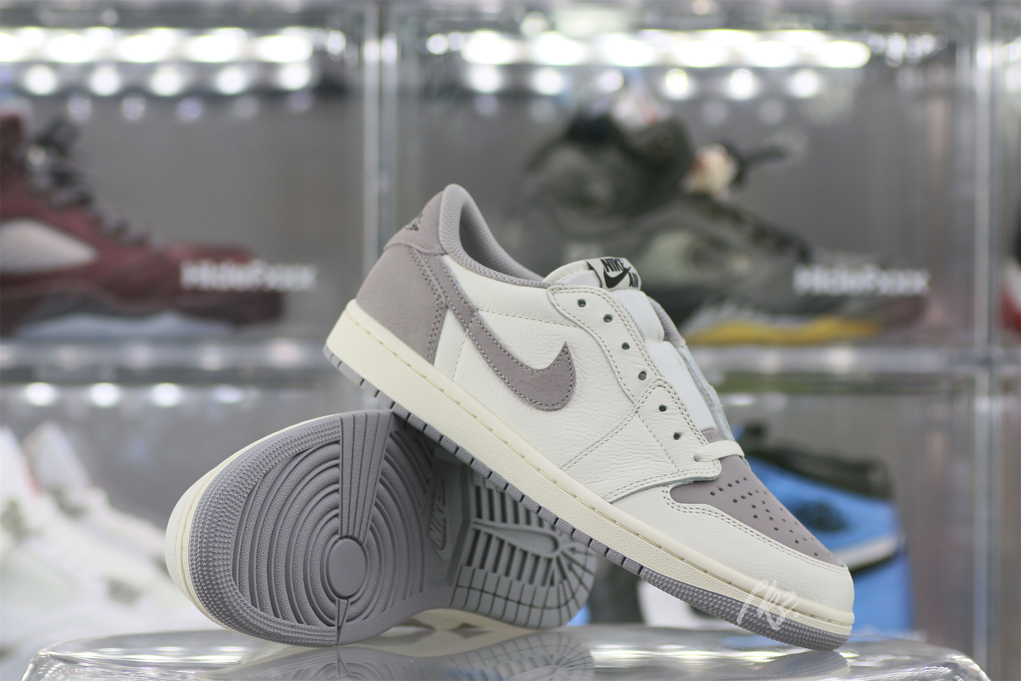 Air Jordan 1 Low OG Atmosphere Grey 2023