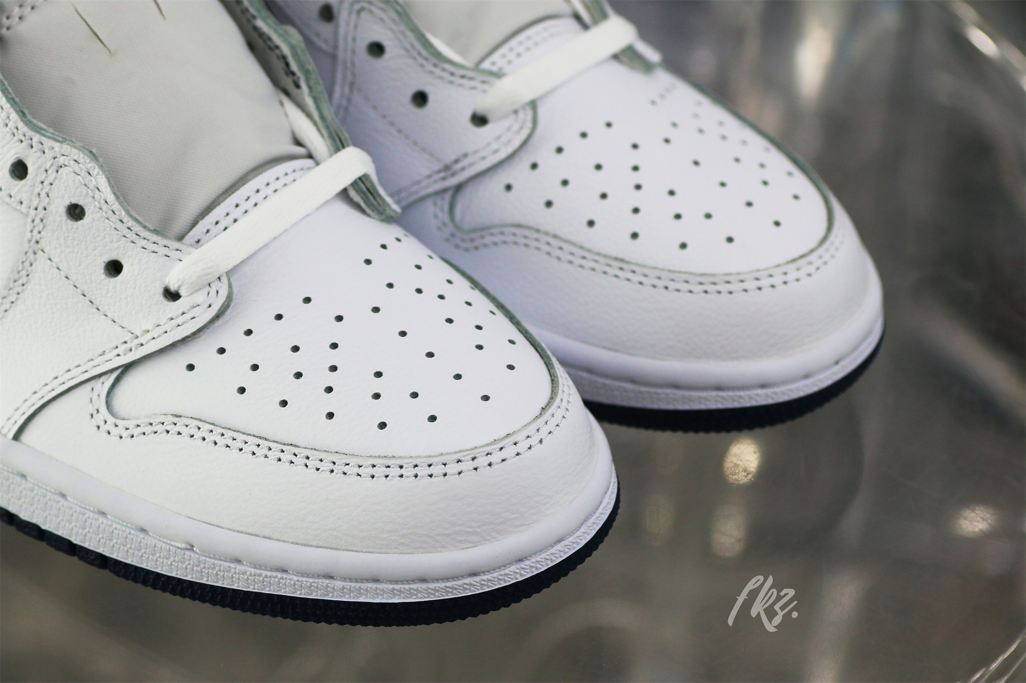 Air Jordan 1 Retro Low Metallic Blue