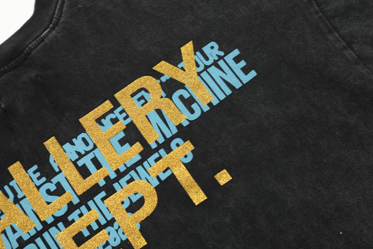 Gallery Dep Under the light, the portrait of the goddess is printed and washed to make old short sleeves.