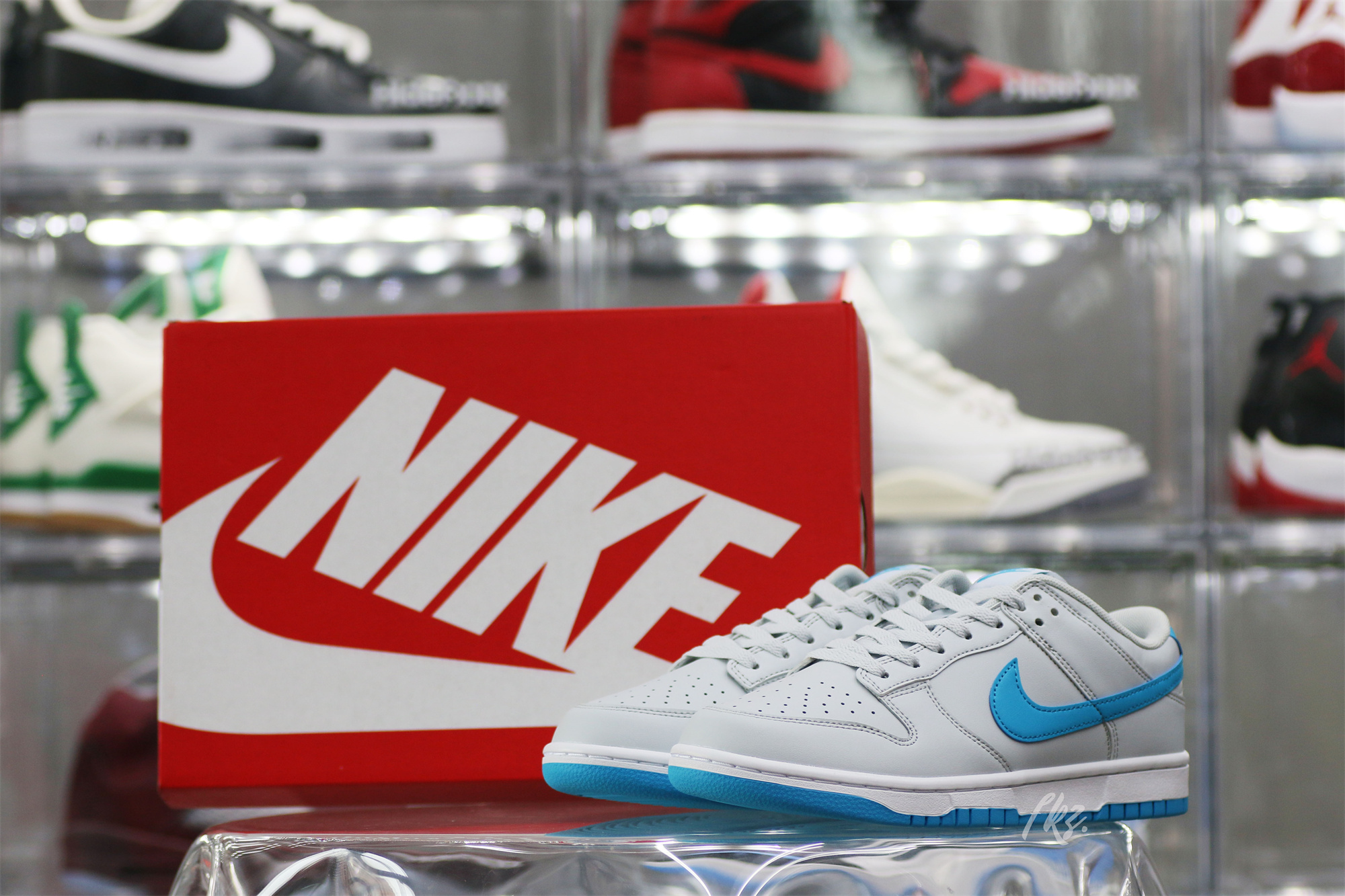 Nike Dunk Low Retro Pure Platinum Blue Lightning