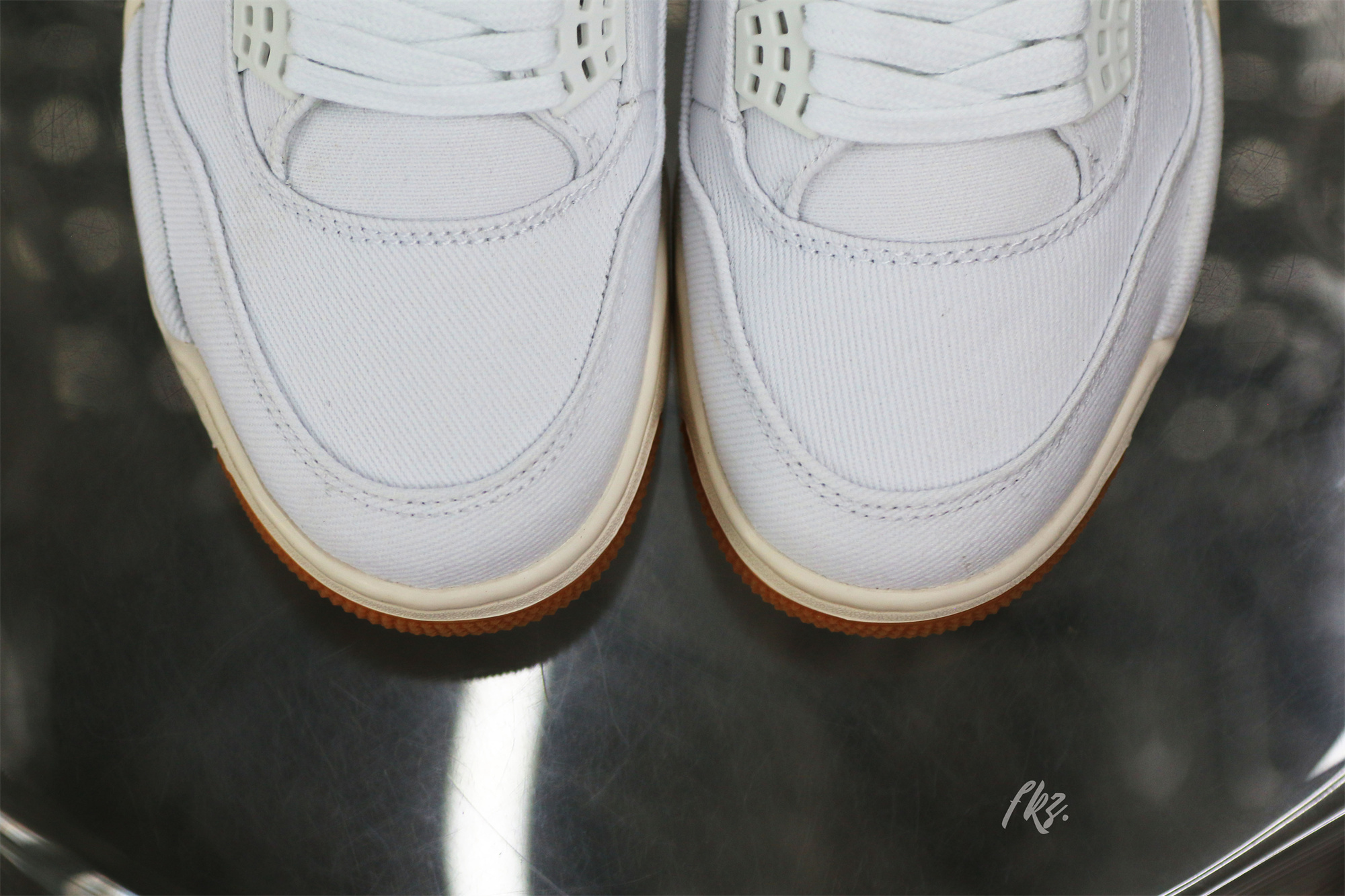 Air Jordan 4 Retro Levi’s White (Levi’s Tag)