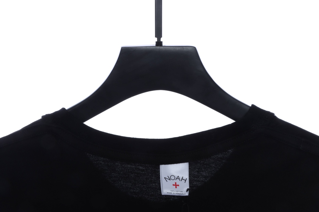 NOAH cross print letter short sleeve