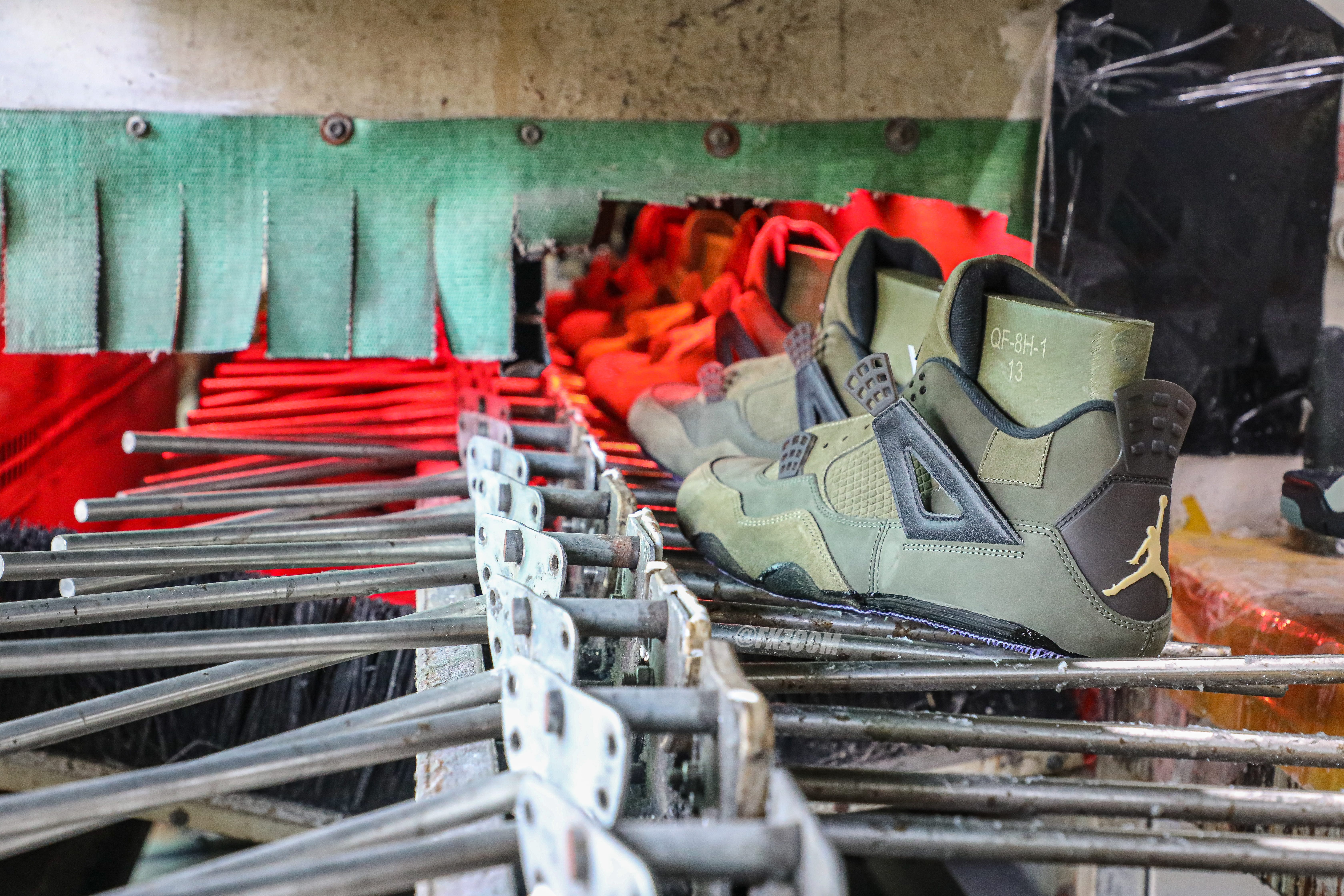 Air Jordan 4 Retro SE Craft Medium Olive (LN5 A1)