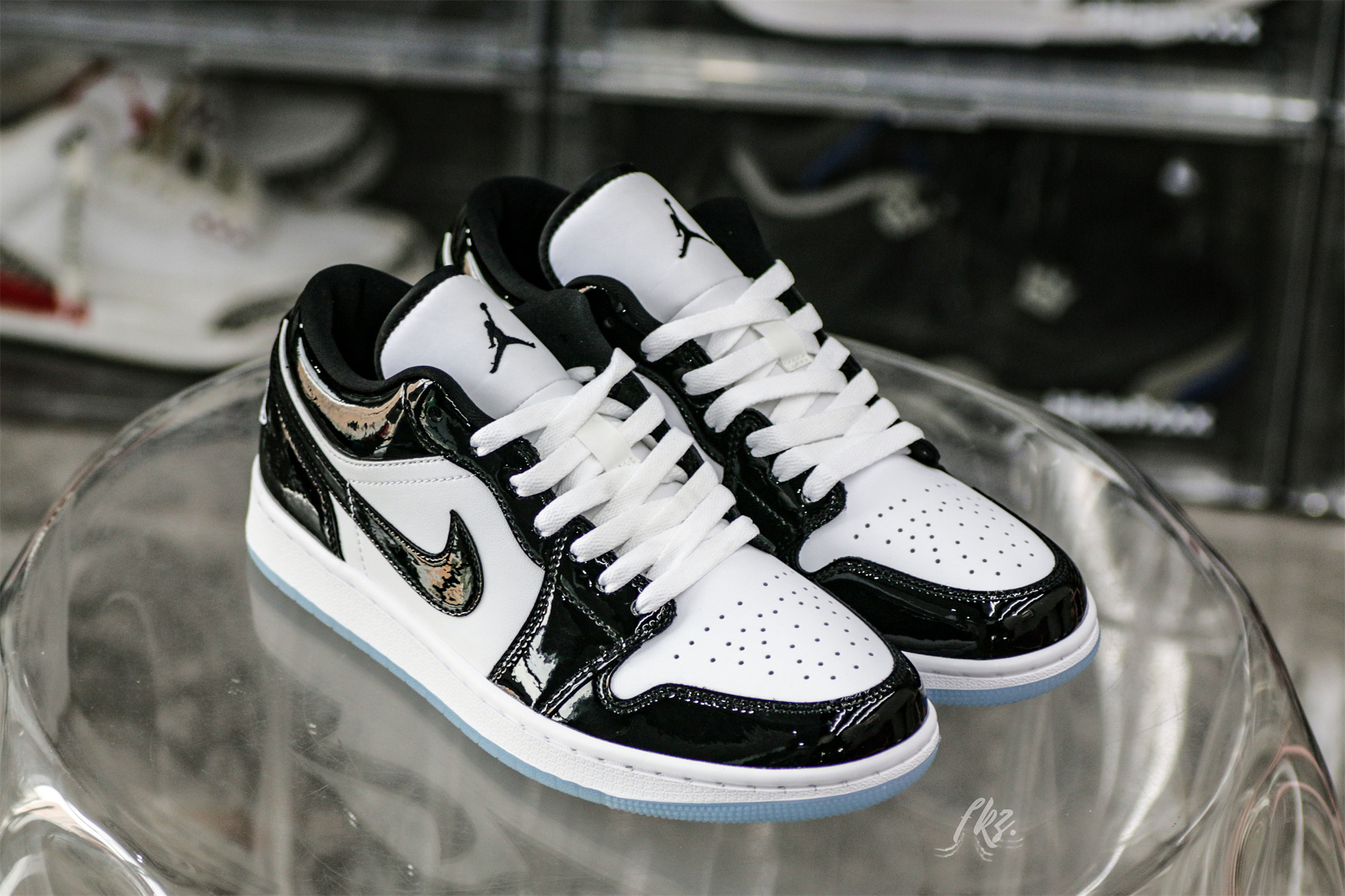 Air Jordan 1 Low SE Concord 2023