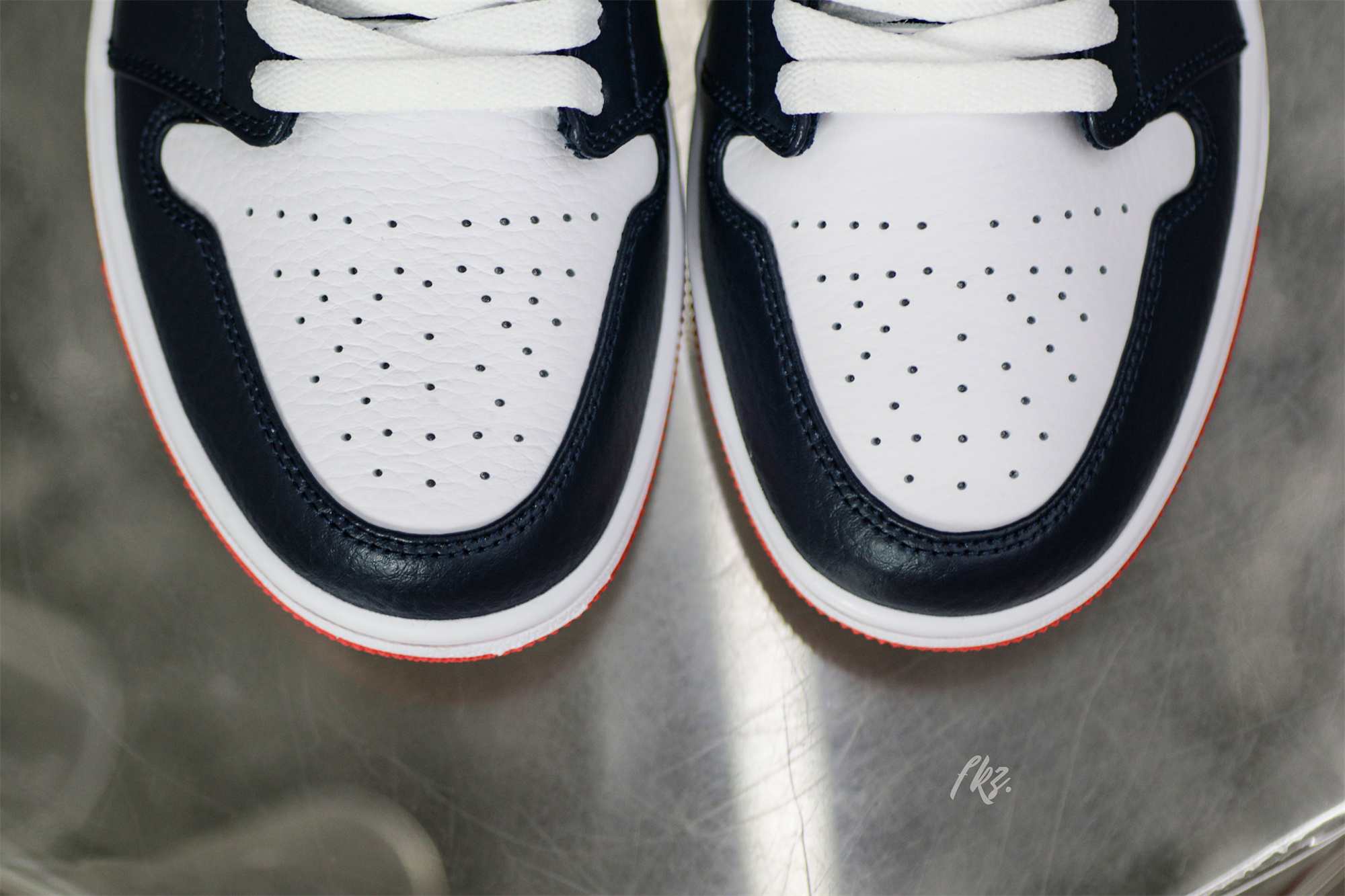 Air Jordan 1 Retro Low Obsidian Ember Glow 2018