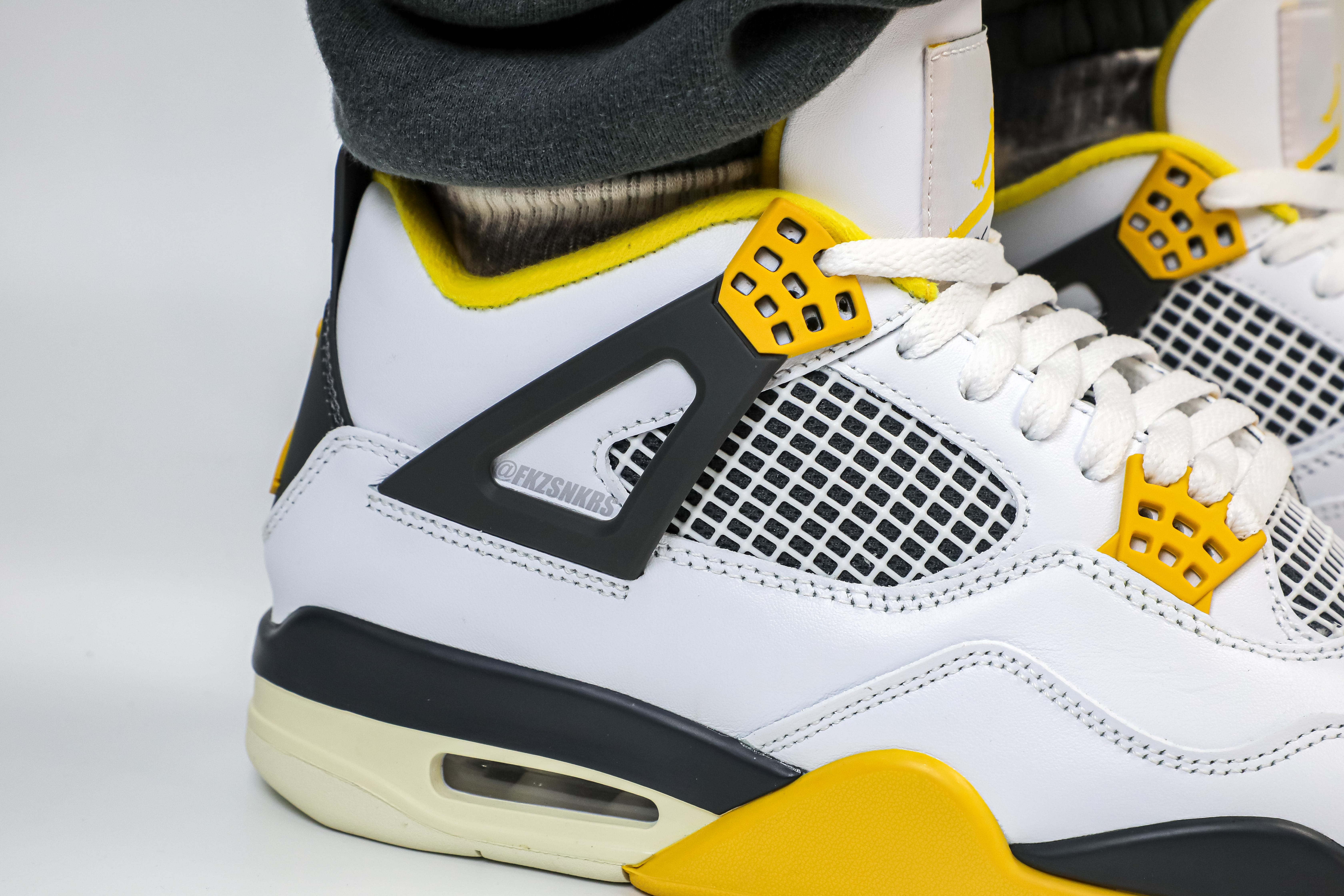 Air Jordan 4 “Vivid Sulfur” 2024 (Ln5 A1)