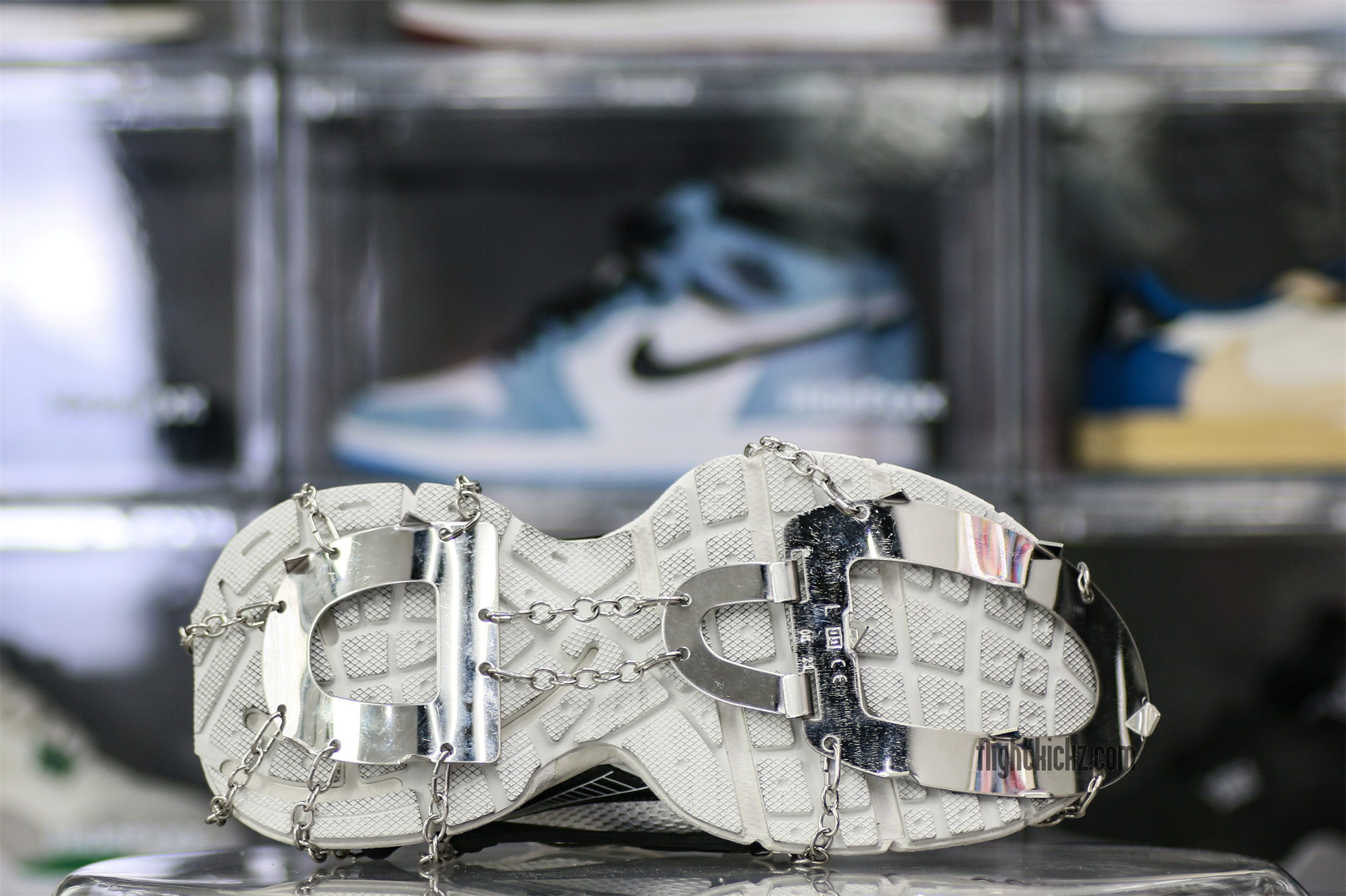 B@lenciag* 3XL Ski Sneaker in White (Removable footwear chains)