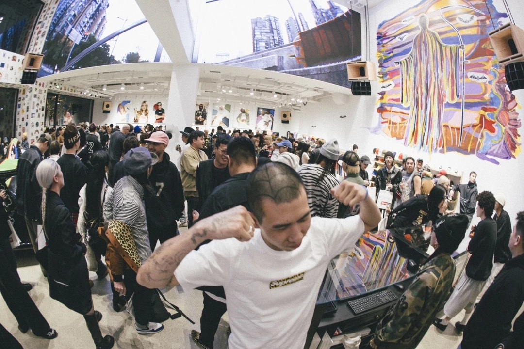 Suprem3 Shanghai Box Logo Tee