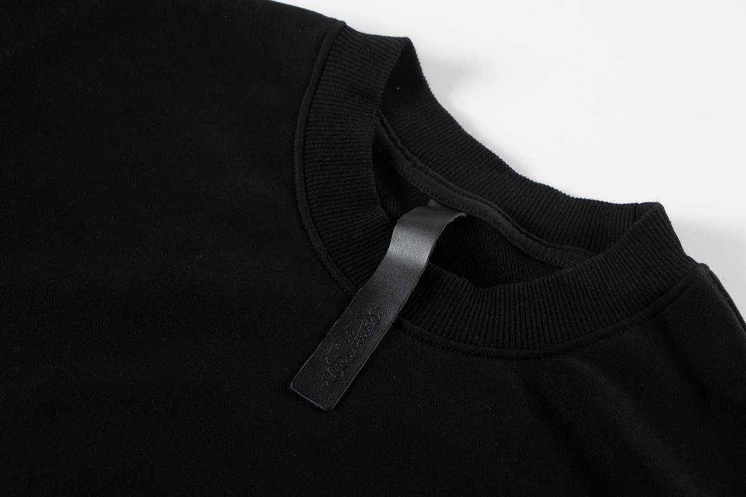 Ch*0me He**ts latest heavy-weight basic crewneck sweatshirt in black