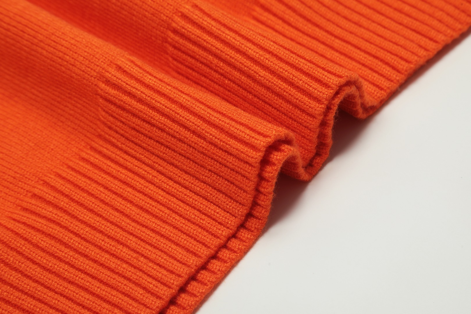 Am1 2024SS classic orange jacquard big heart turtleneck sweater