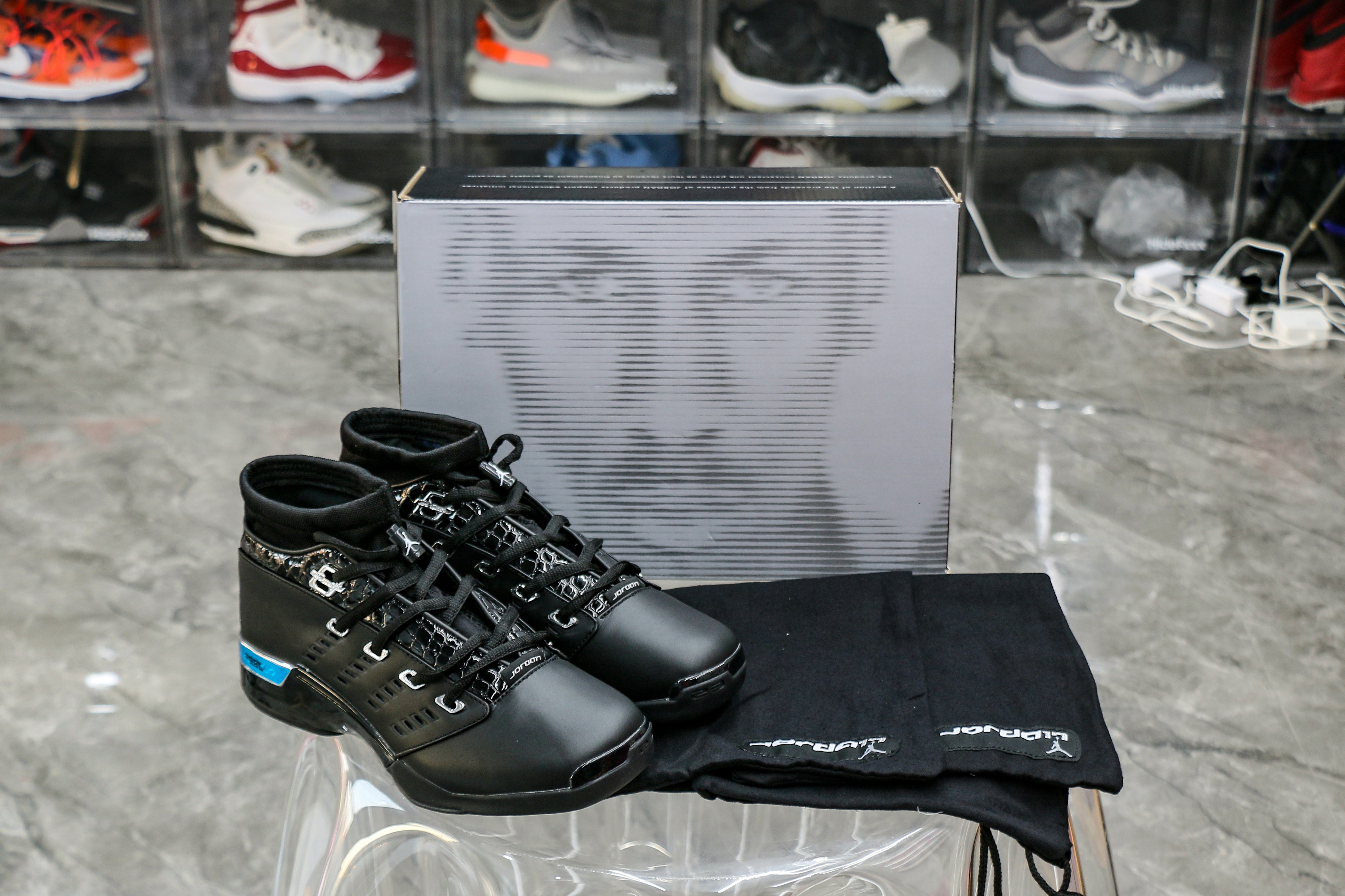 jordan 17 og low black Ch*0me (regular box)