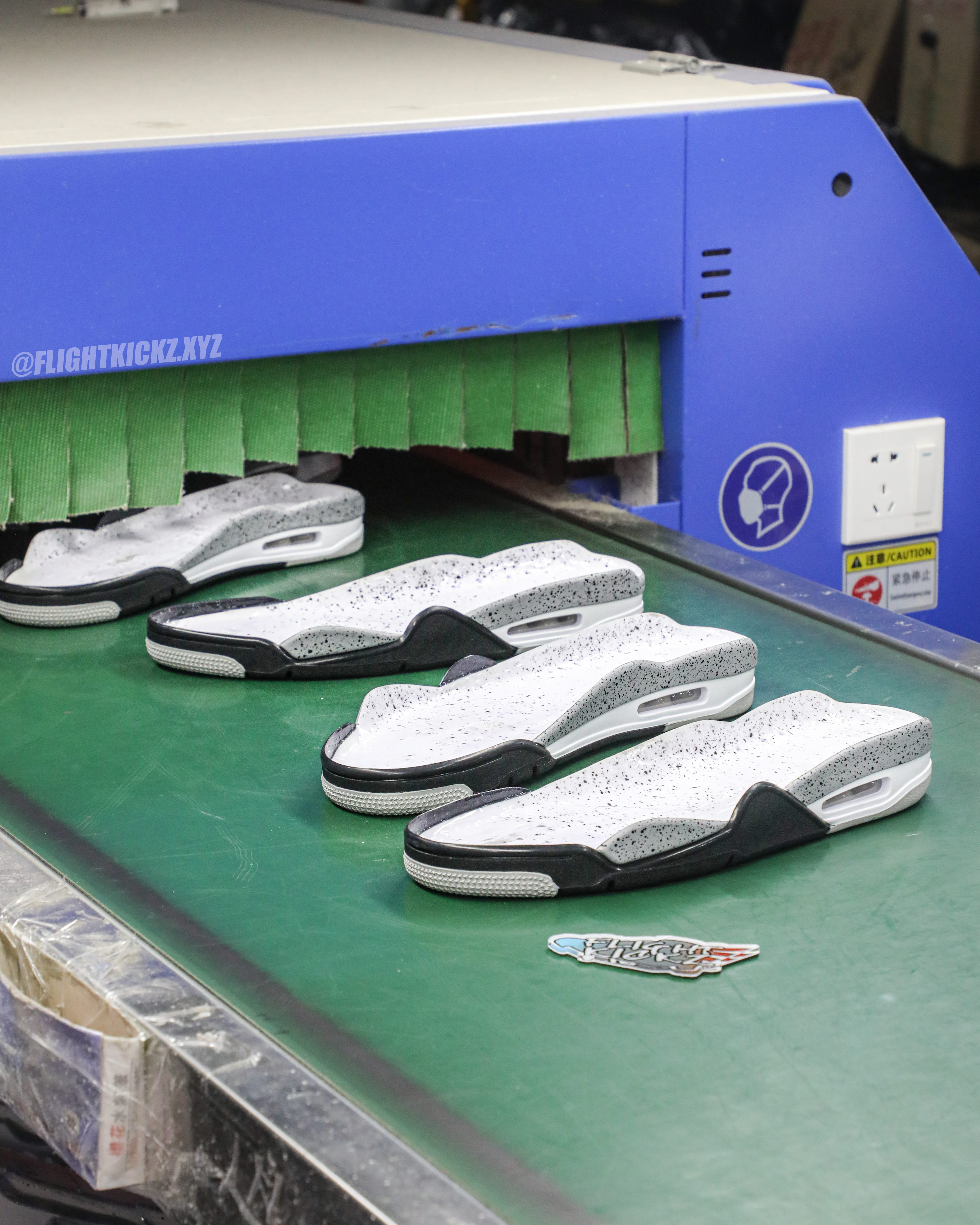 Air Jordan 4 Retro OG ‘White Cement’ 2025 (Ln5 A1)