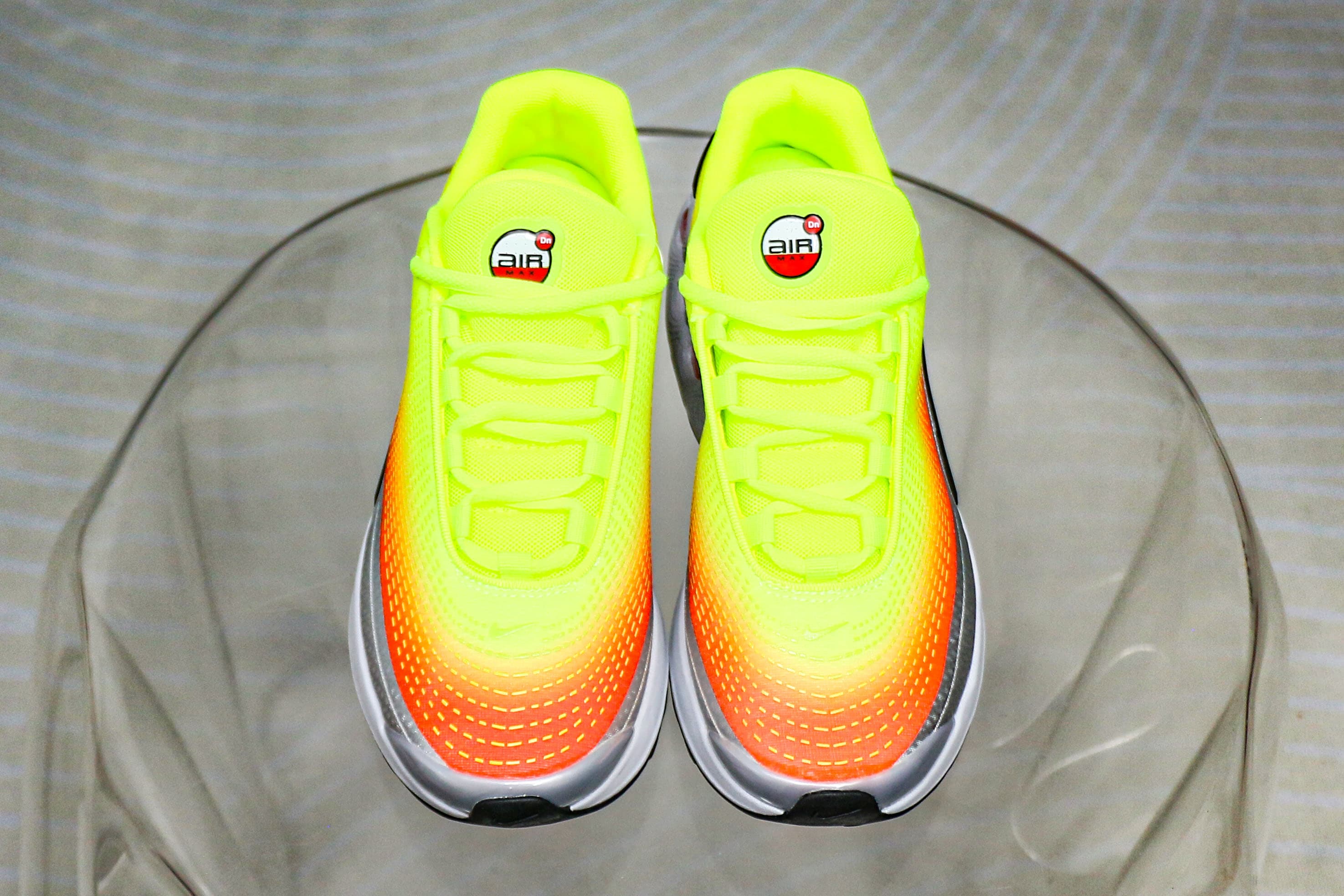 Air Max DN SE Cyber Bright Crimson